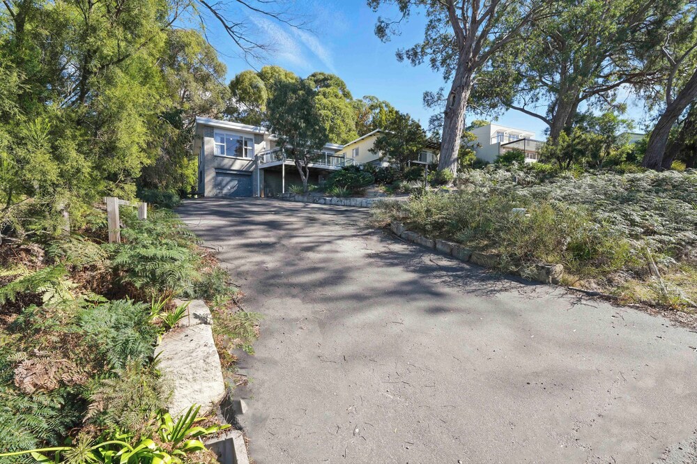 Coningham Beach House - 3 Bedrooms