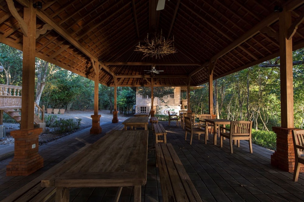 Menjangan Ecolodge