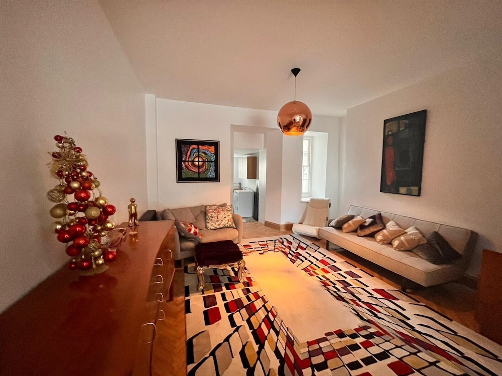 Spacious 6 Bedroom Retreat in Milford Haven