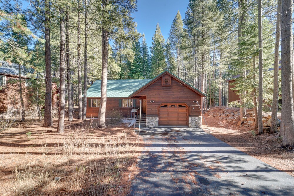 Charming Truckee Cabin: 5 Mi to Donner Lake! in Truckee, US