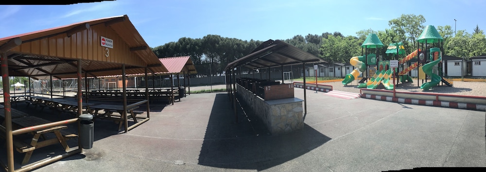 Bungalows Camping Alpha Madrid