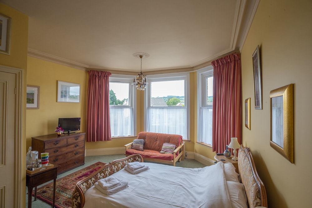Clarendon view 5