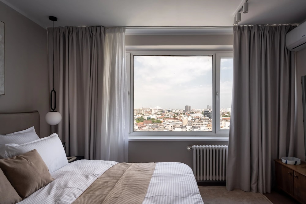Views of all the Palaces 2BR Stunner