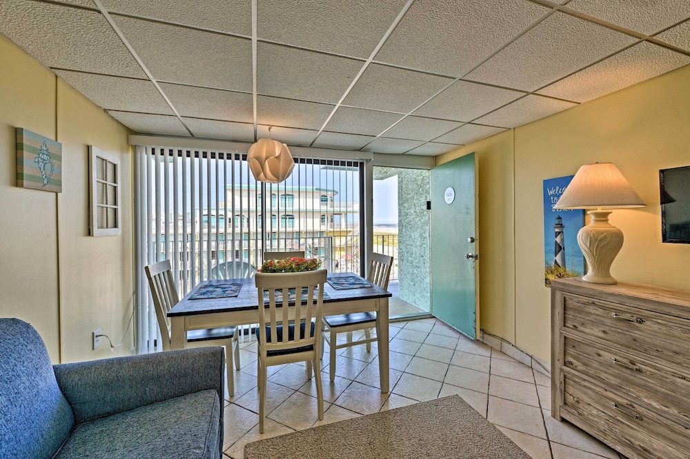 Wildwood Crest Condo w/ Pool: Walk to Restaurants!