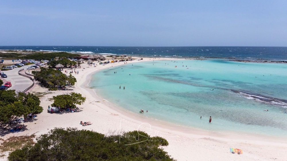 Le Vent Eagle Beach 2BR 2 5BA - Amazing Amenities