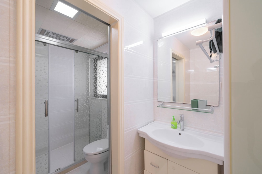 Tyms 2BR APT Xujiahui Dacheng Residence