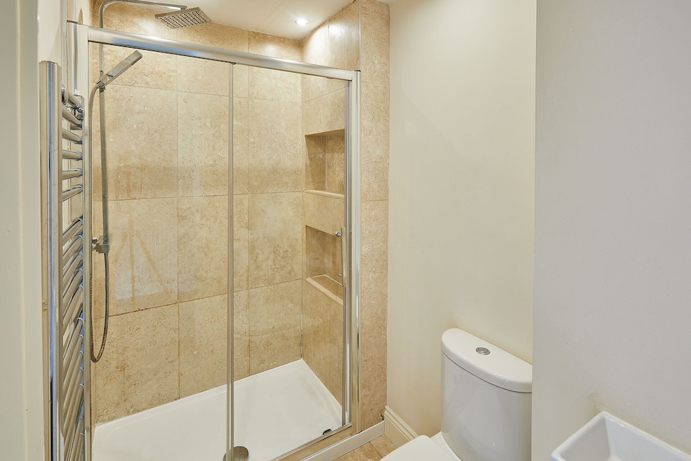 Whitley Bay Vacations - Host Stay Sea View Montague Apartments - Property Image 7