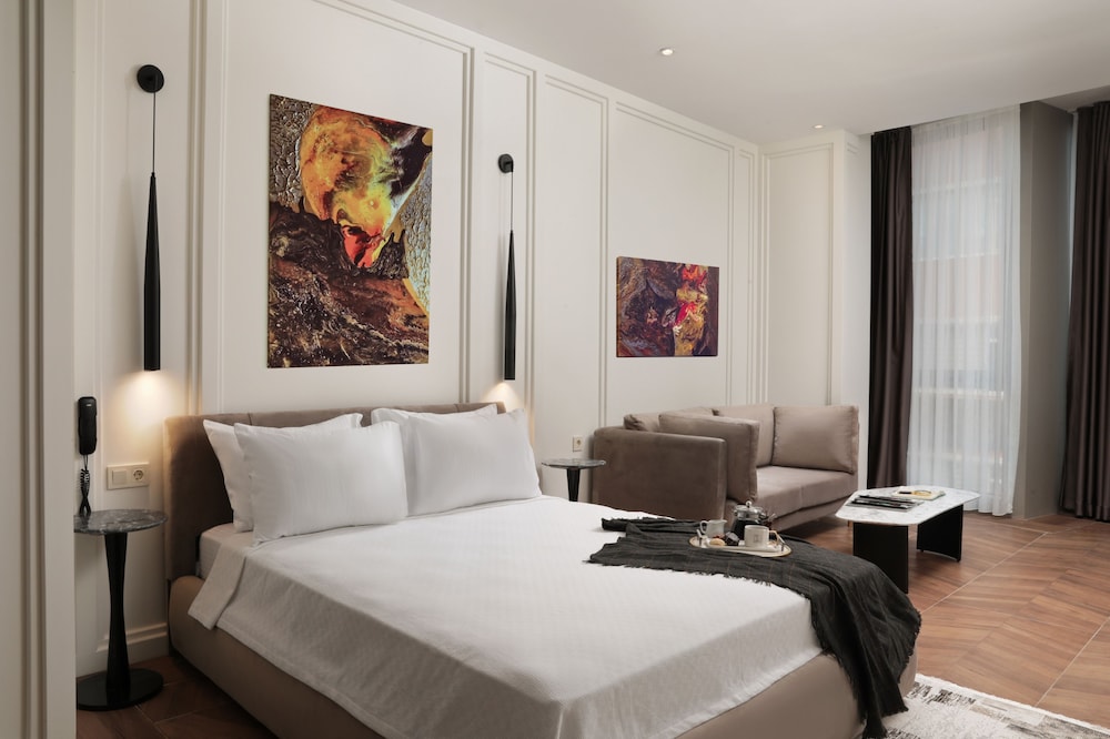 Gatto Suites & Residence