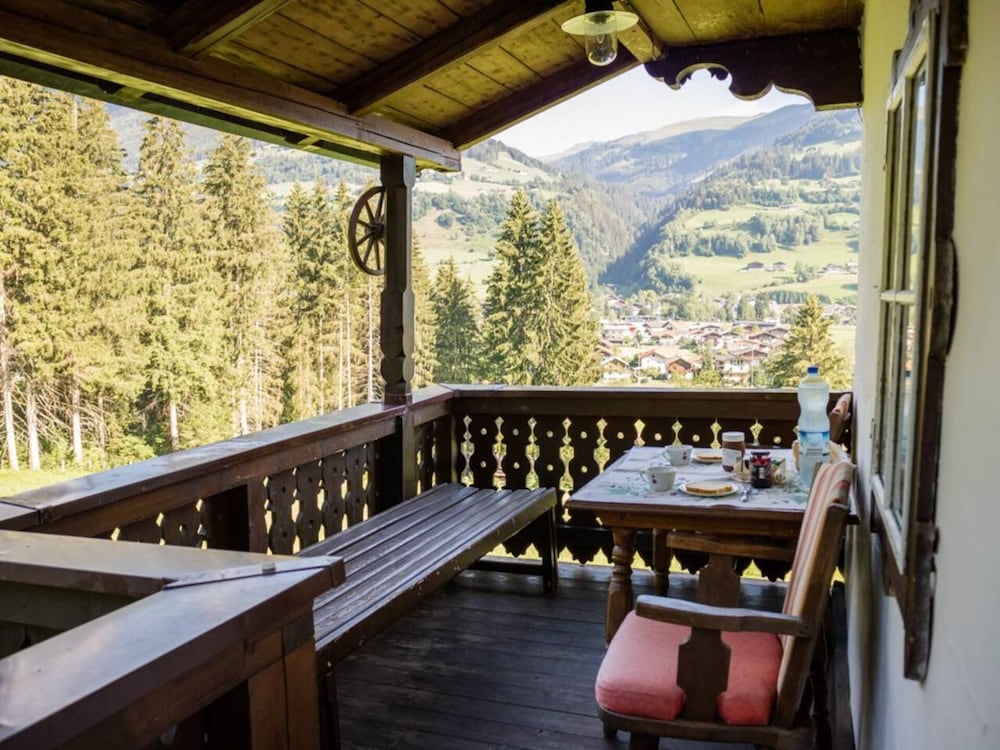 Mountain-view Cottage Sleeps 15 -balcony -pets Ok