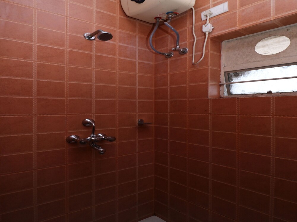 OYO 11722 Crystal Guest House