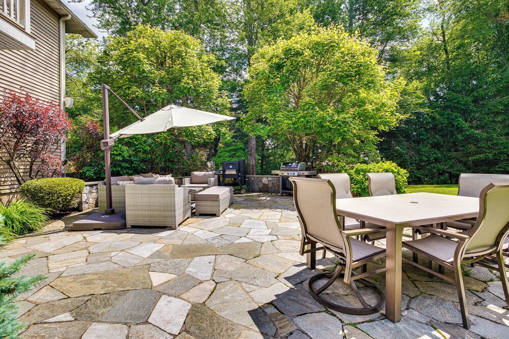 Serene Hudson Valley Escape w/ Pool & Grill