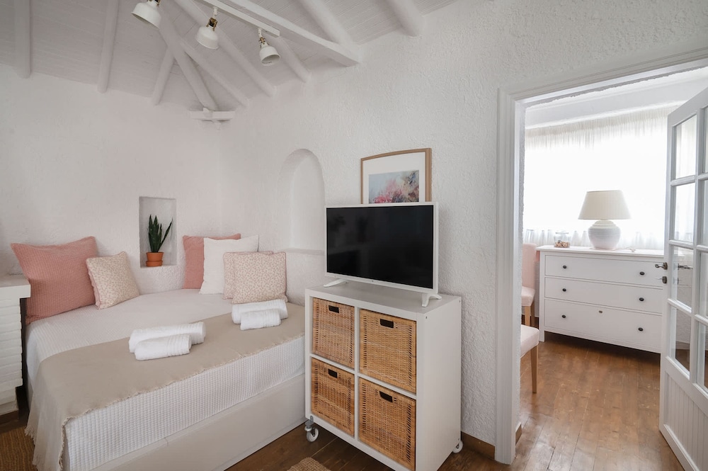 Seafront Pouletis Family Aeraki Nest With Pool