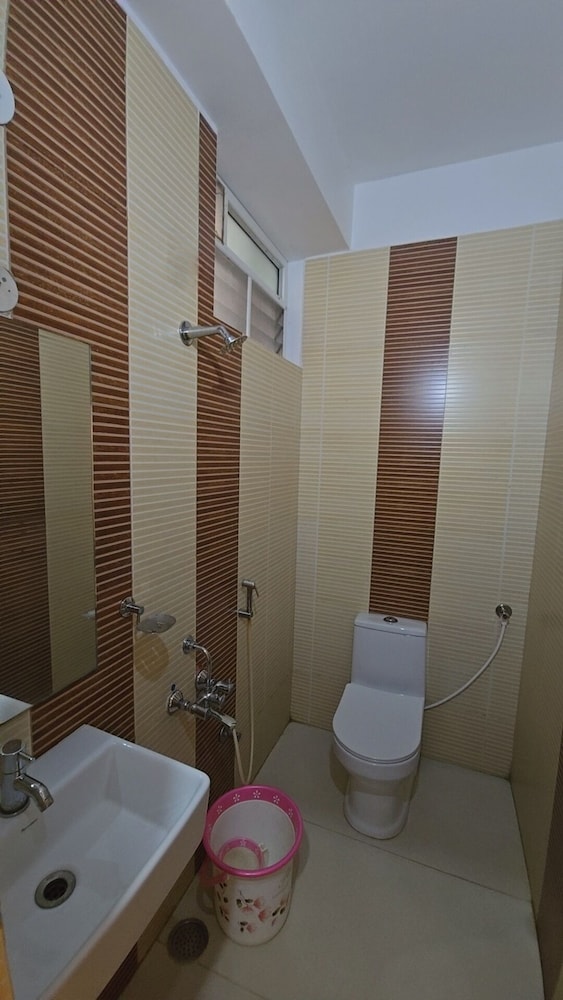 HOTEL KCR GRAND