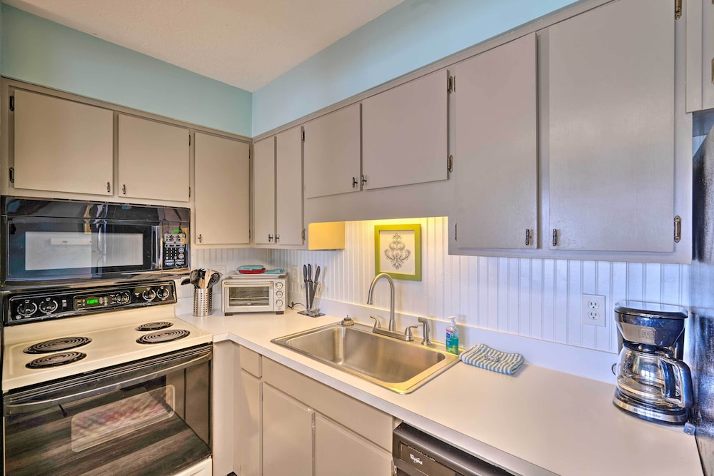 Steps to the Beach: PCB Condo w/ Balcony!