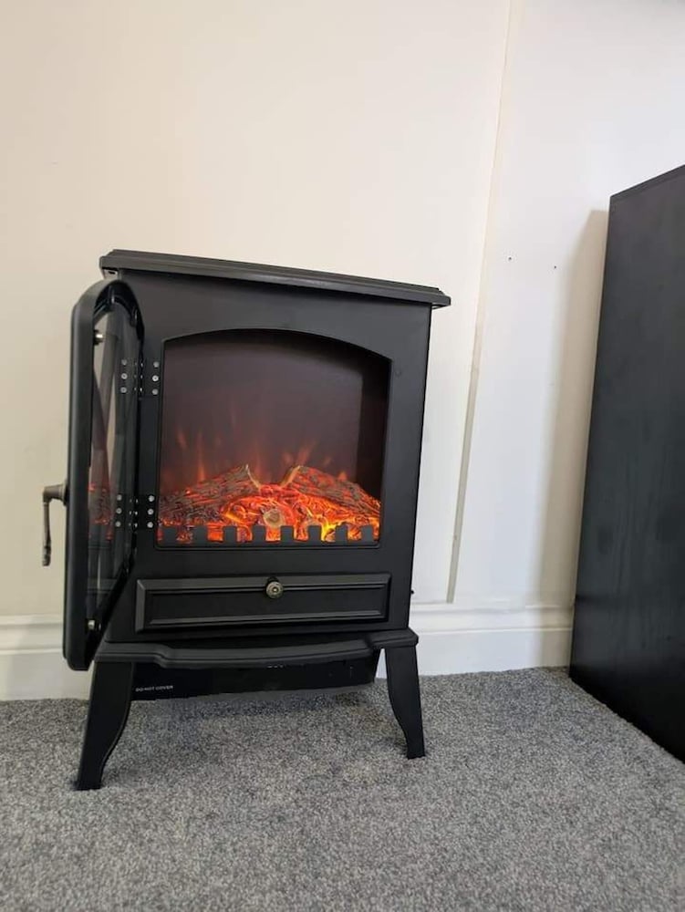 1-bed Retreat - Hot Tub, Private Garden & Bbq