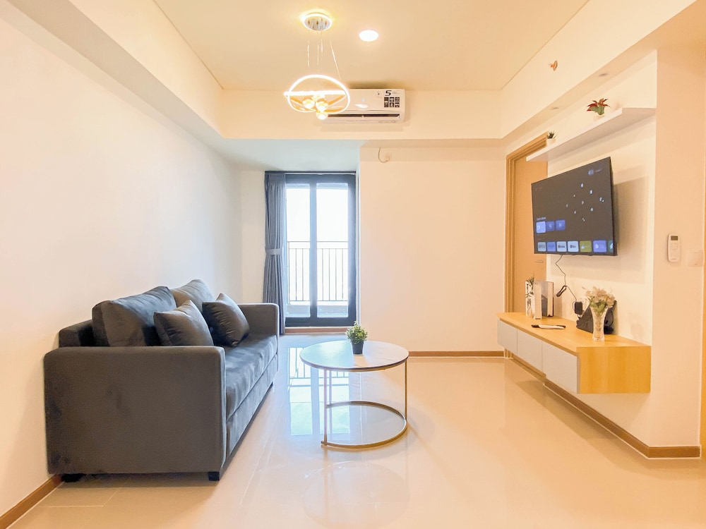 Spacious Warm 2Br At Apartment Meikarta