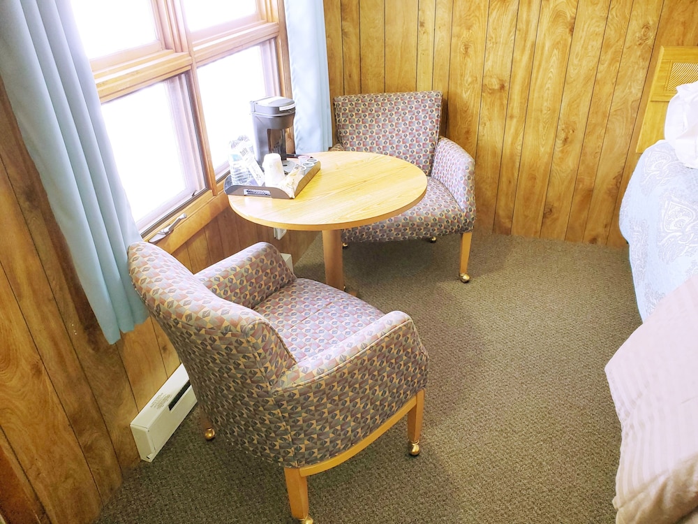 White Mountain Motel And Cottages