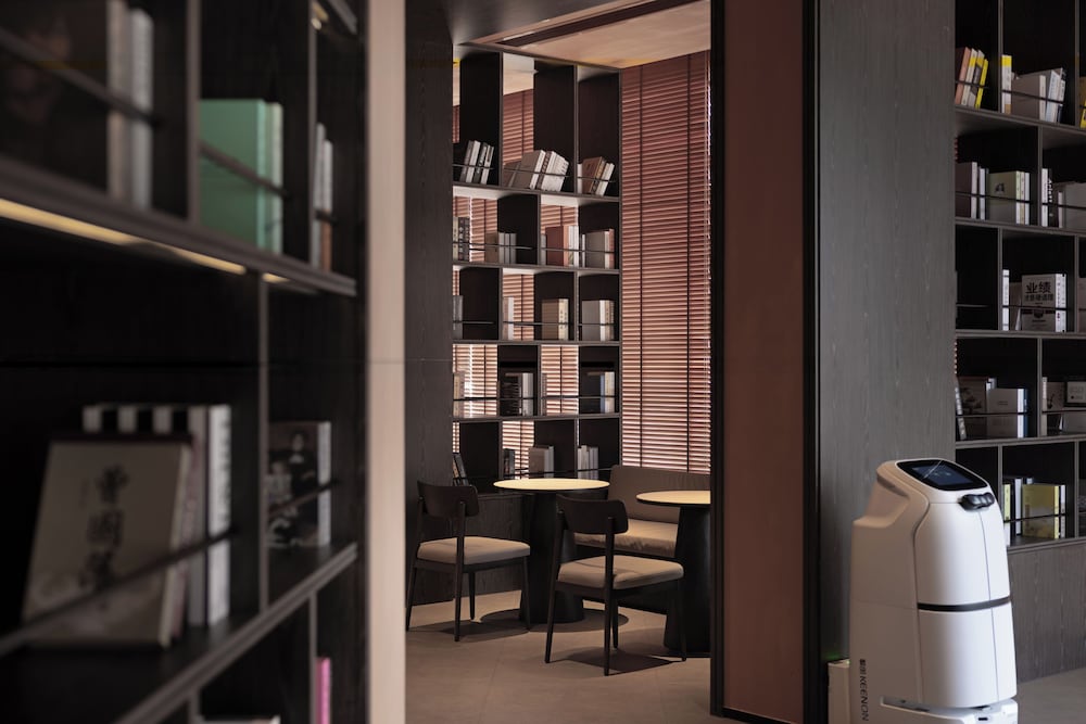 CNHOL RADIENT HOTEL
