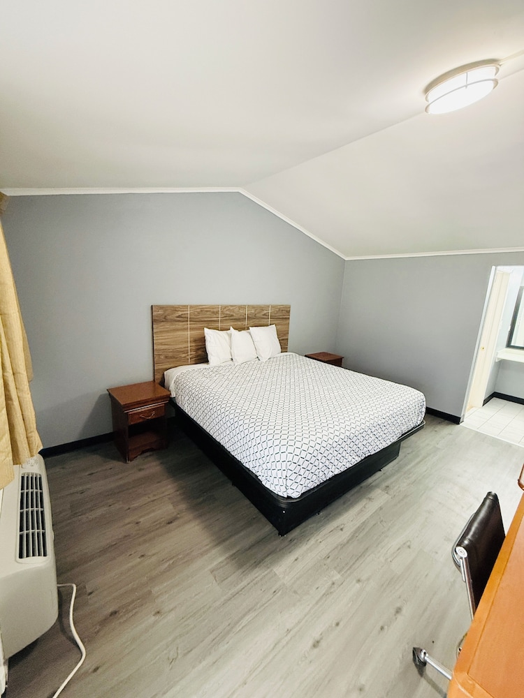 SUN AND SAND MOTEL
