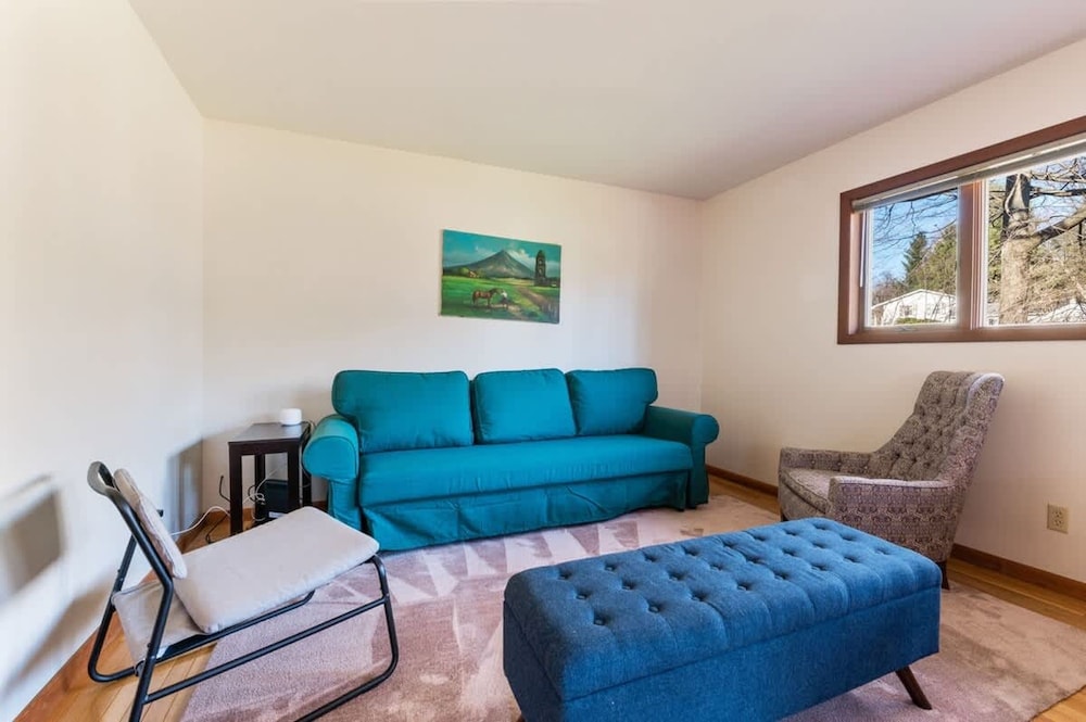 HV Spacious Retreat Sleeps 13 w Hot Tub