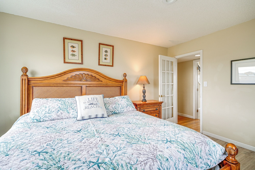 Rooftop Deck & Hot Tub: Outer Banks Family Getaway
