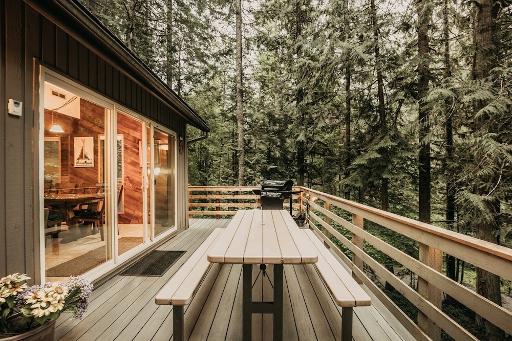 26sl - Hot Tub - Bbq - Game Room - Sleeps 8 3 Bedroom Home by RedAwning