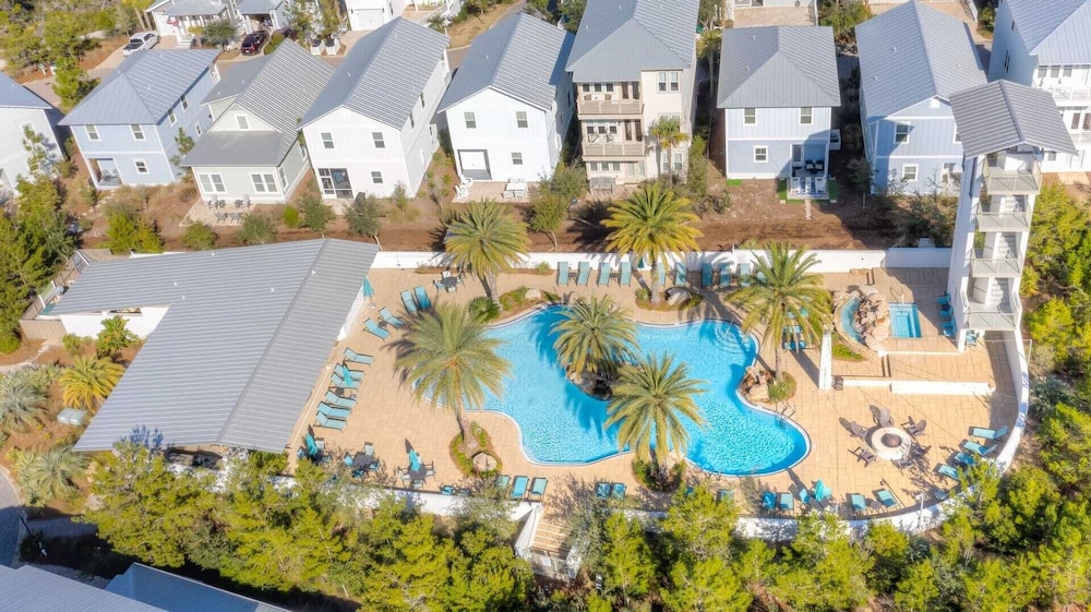 Somewhere on the Beach by Avantstay Golf Cart + Bikes, Pool Access, Beach