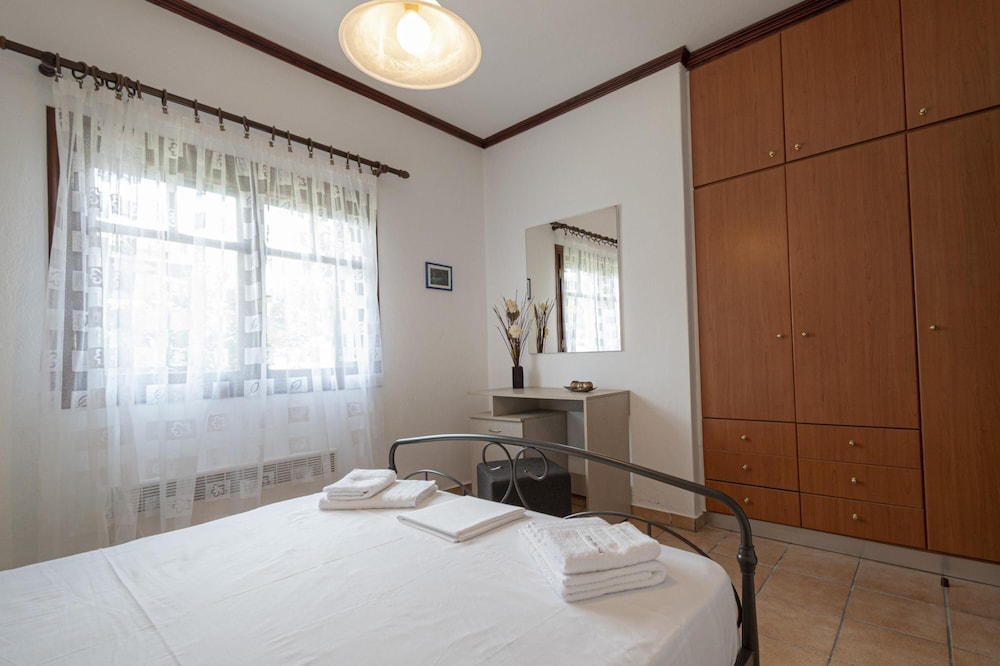 Linden House Left by Rentals Pro
