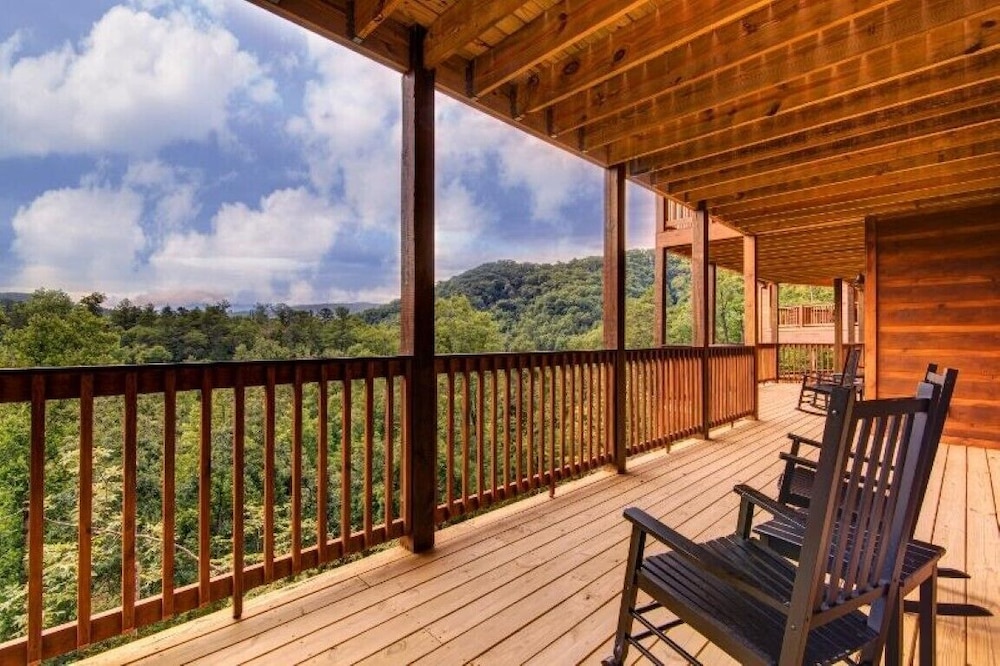 Rocky Top Lodge - 9 Bedrooms, 8 Baths, Sleeps 40 Home by Redawning