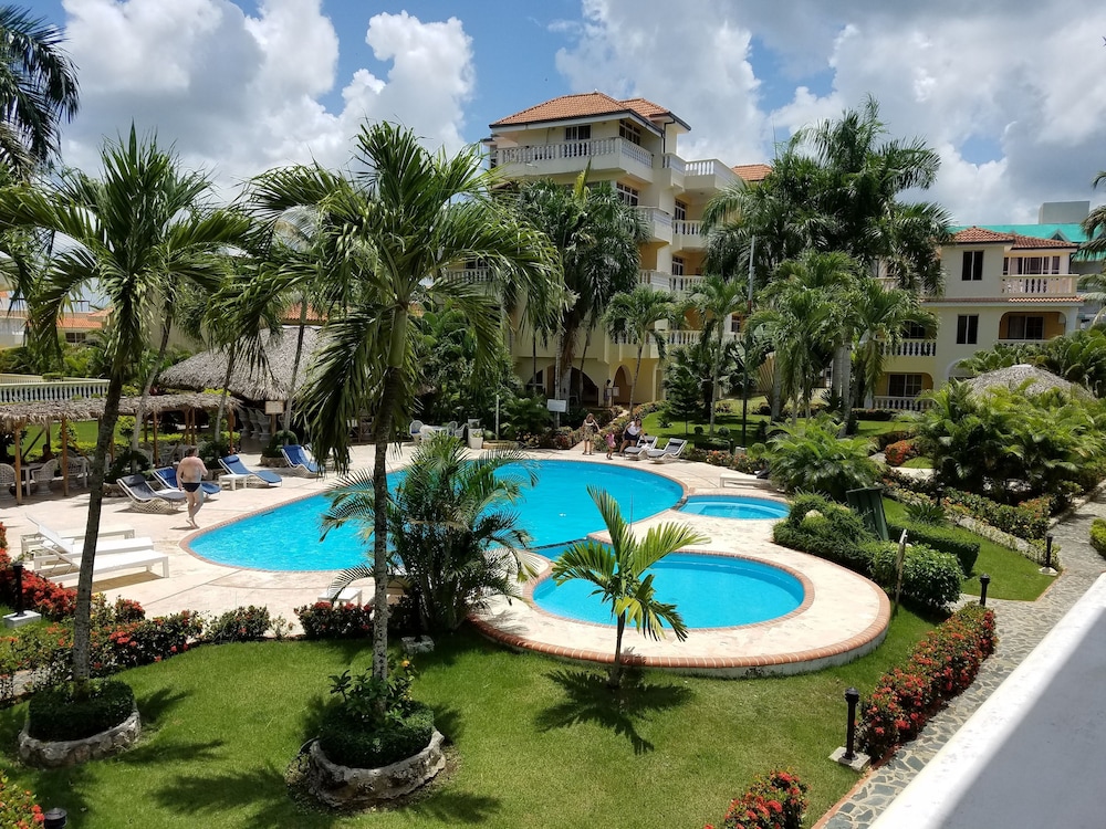 Hotel Las Palmeras I Mamajo & Riki - Image 1