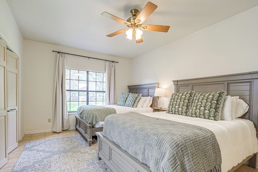 Texas Hill Country Retreat - Walk to Nueces River! view 4