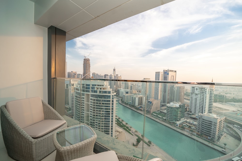 Jumeirah Gate Tower - Luton Vacation Homes