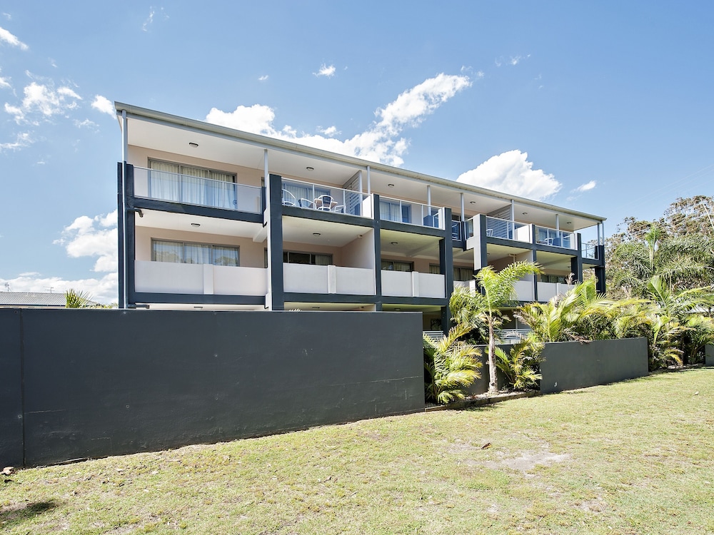 Shoal Bay Beachclub Apartments