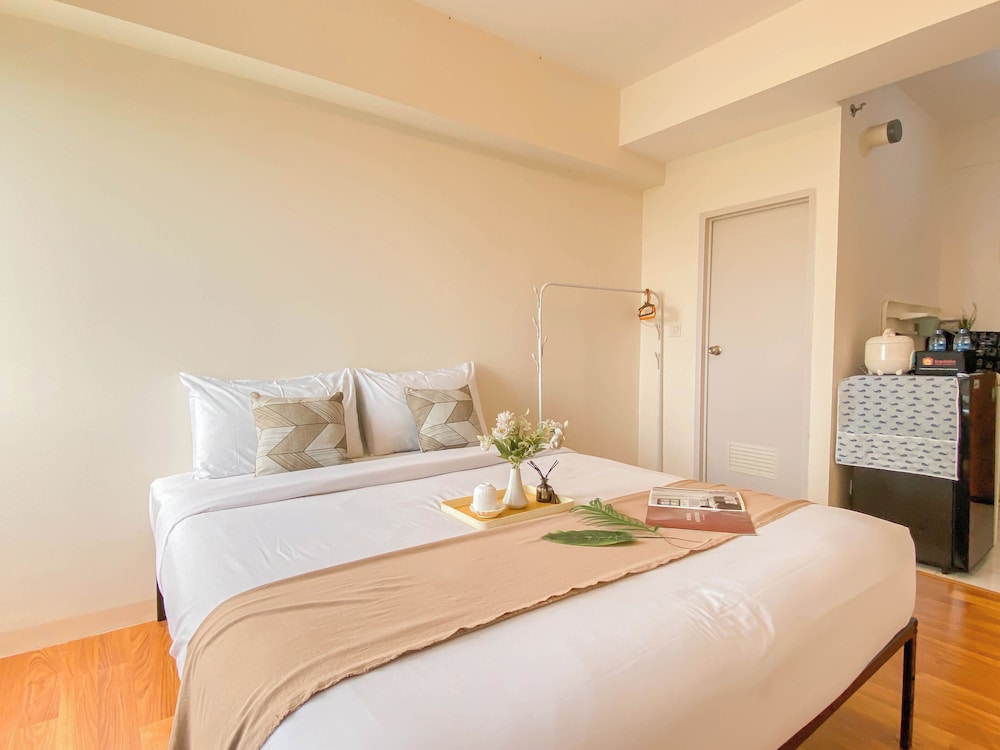 Cozy and Tranquil Studio at Podomoro Golf View Apartment