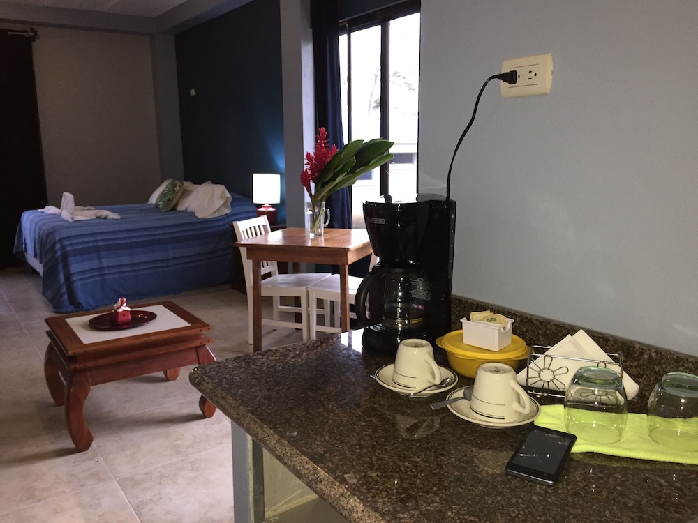BlueBay Bugenvil Lake Lodge