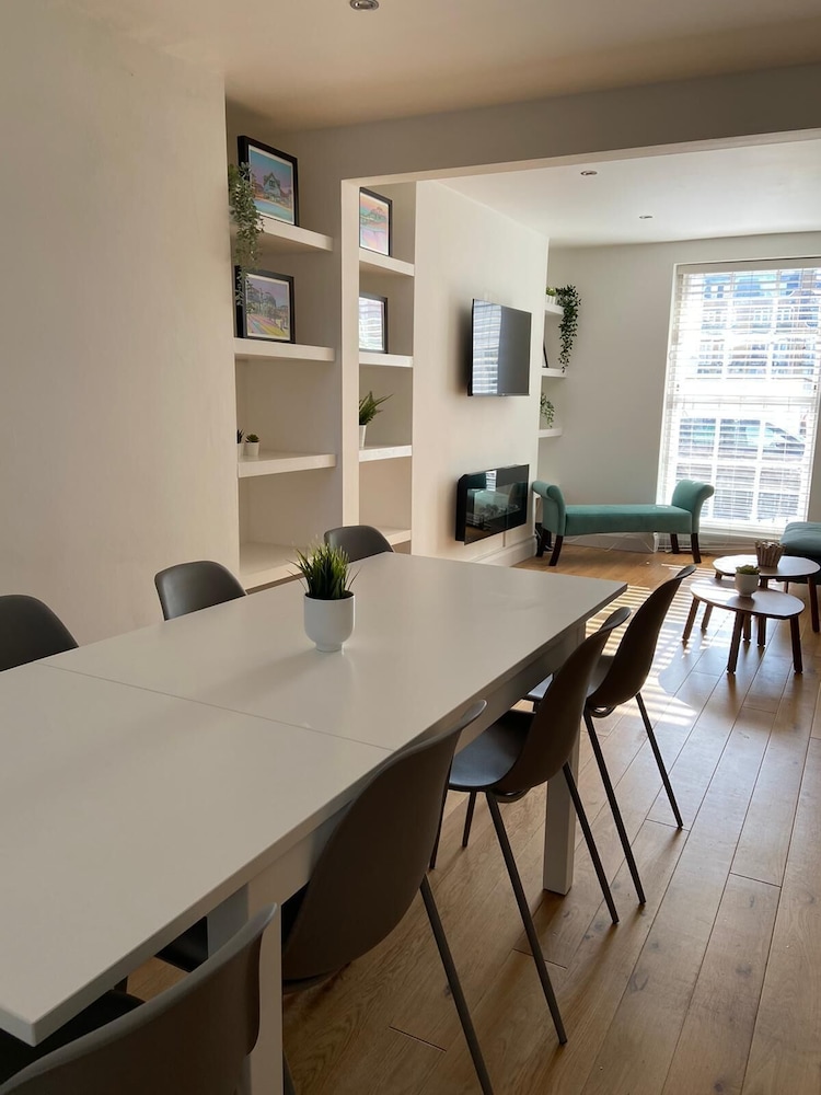 Warwick House, photo 17