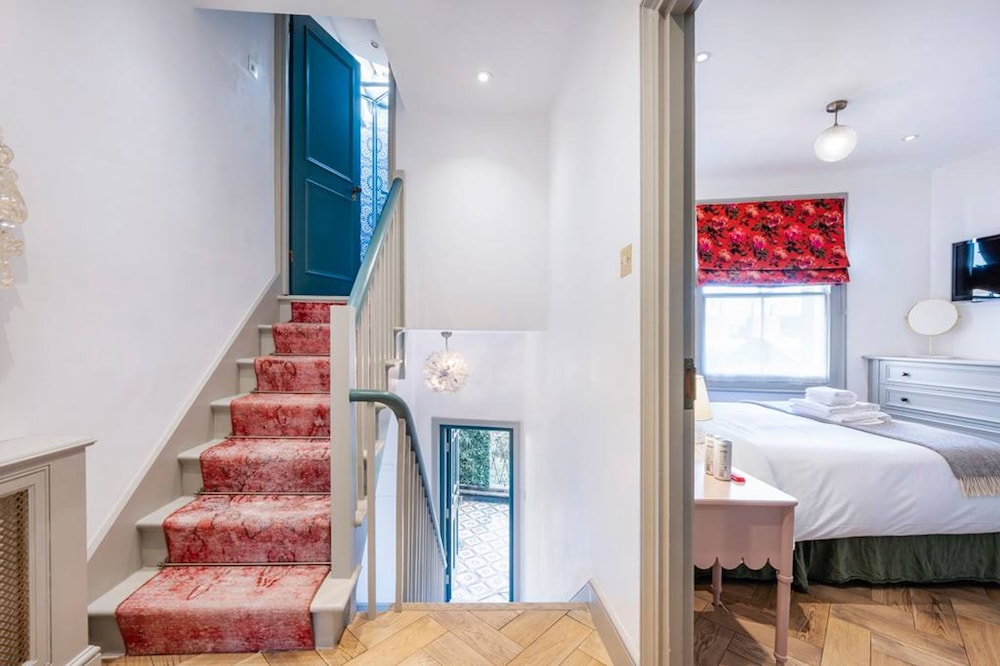 The Chelsea Flower 2 bed -by Out of Office Lifestyle