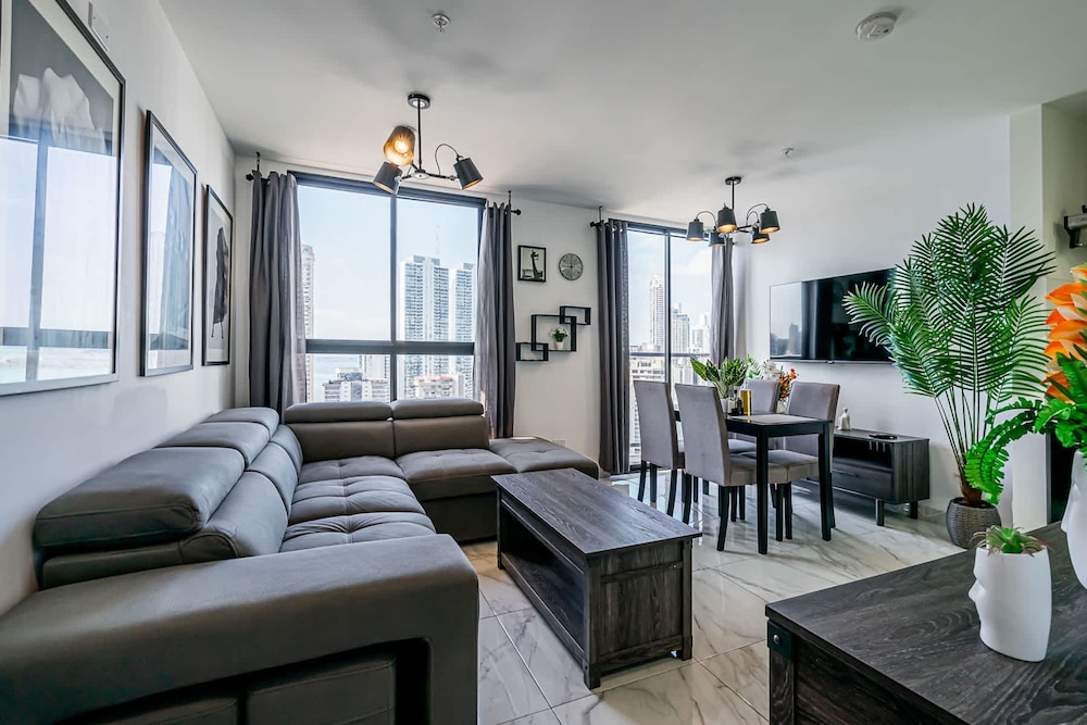 w Brilliant 1BR w Beautiful View in Calle 50