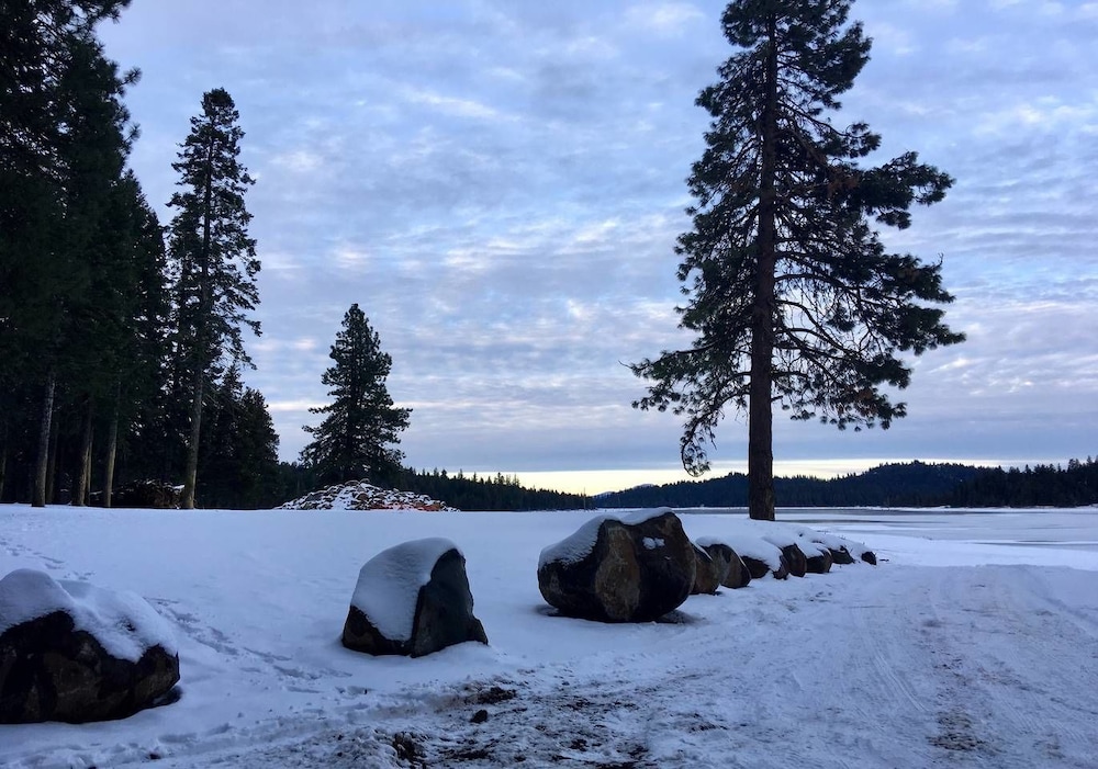 Ashland Vacations - Mountain Pine Cabin - Sleeps 6 - Pet Friendly - Property Image 8