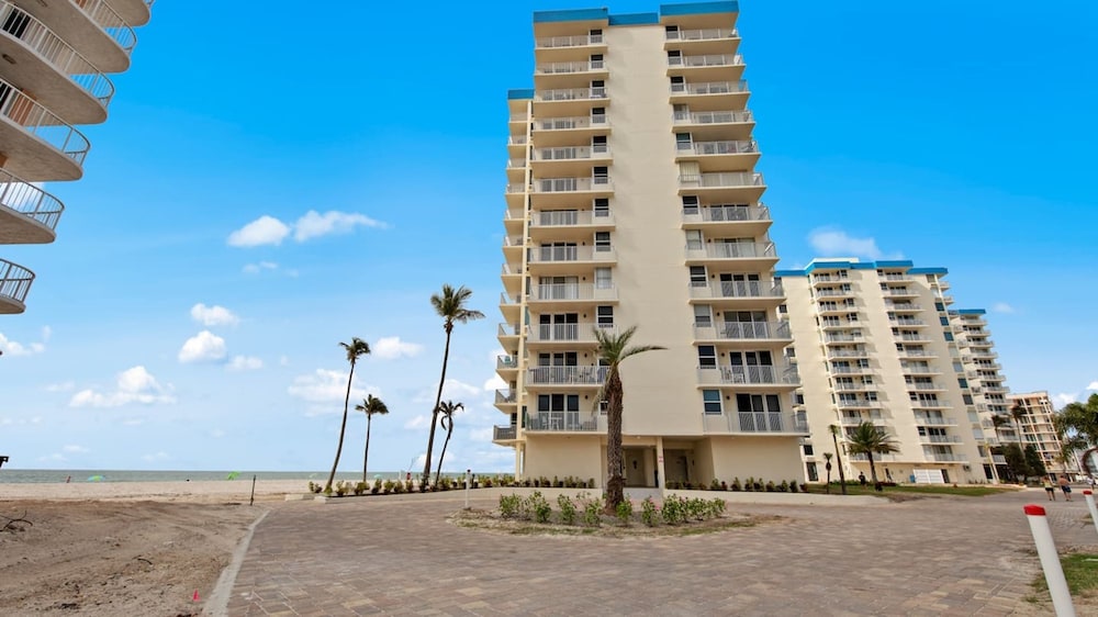 Oceanfront Views Balcony Sunsets