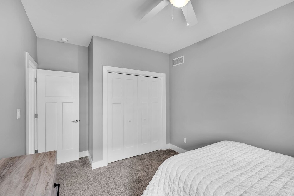 Pet-friendly Getaway With Golf & Private Patio Retreat 4 Bedroom Home