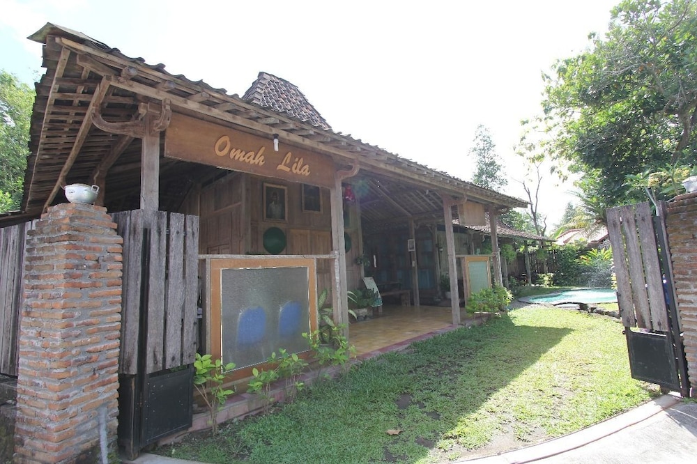 Omah Lila by The Grand Java