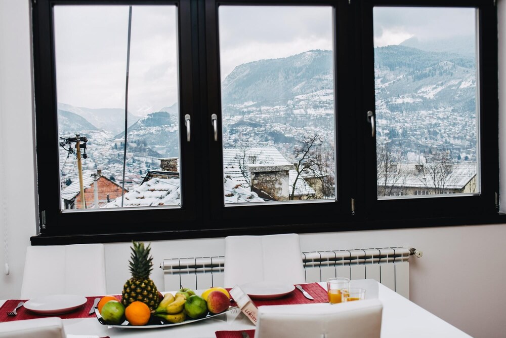 Luxury 3 Story House- Best View- Free Parking