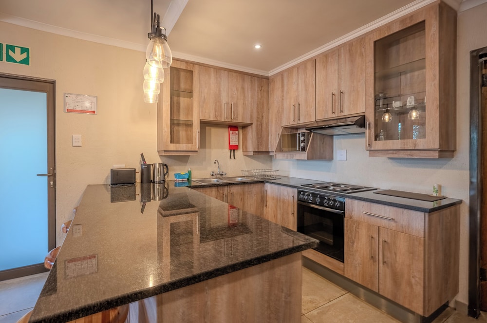 Bushbaby Valley Lodge