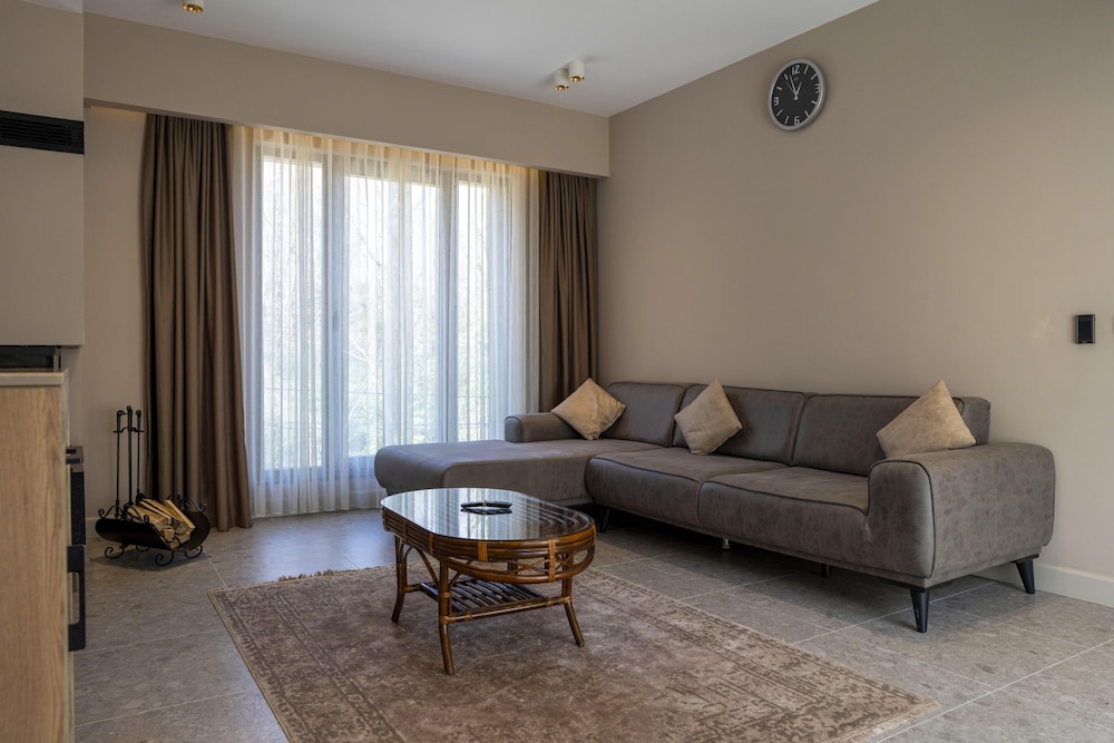 Melekona House view 2