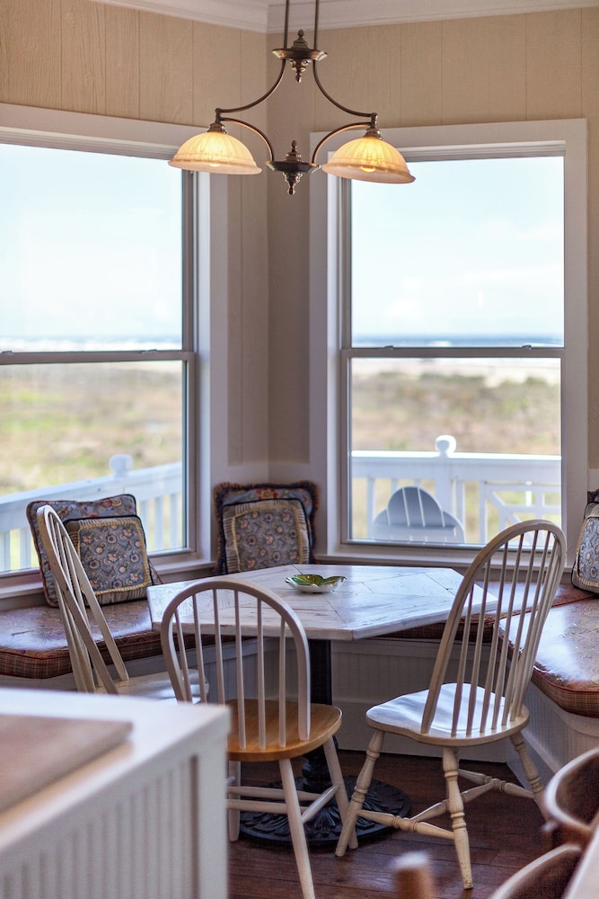Breakers Pointe by Ryson Vacation Rentals