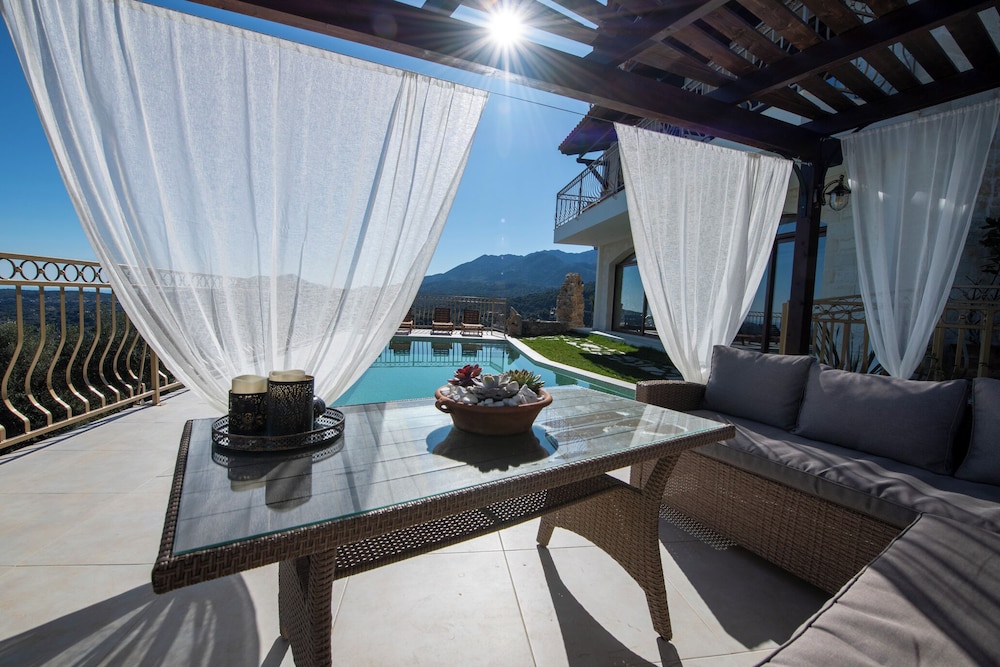 Geroulios Kastro Villas