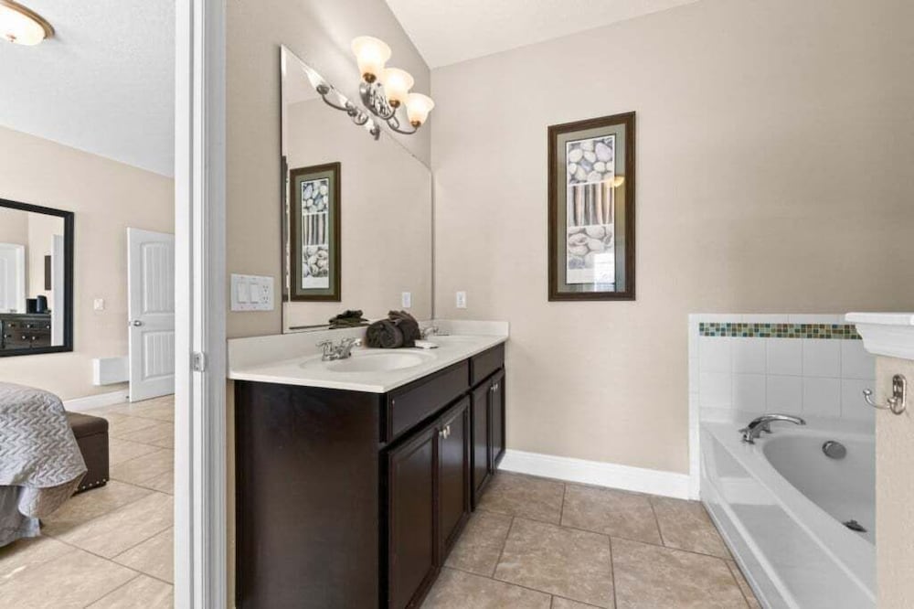 Spacious 5-Bedroom Resort Pool Home with Lake View 5 Villa