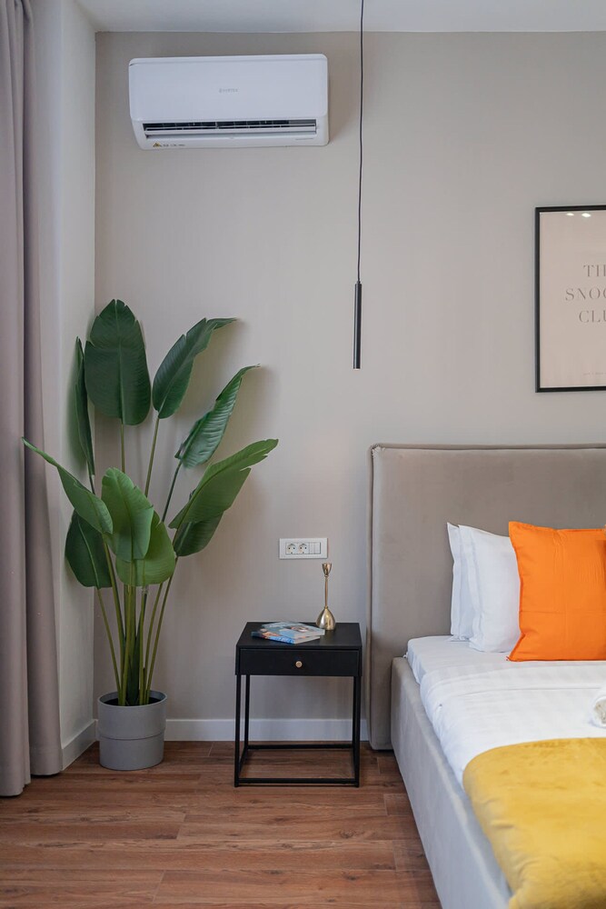 Modern Spacious 2BR Steps to Cismigiu Gardens