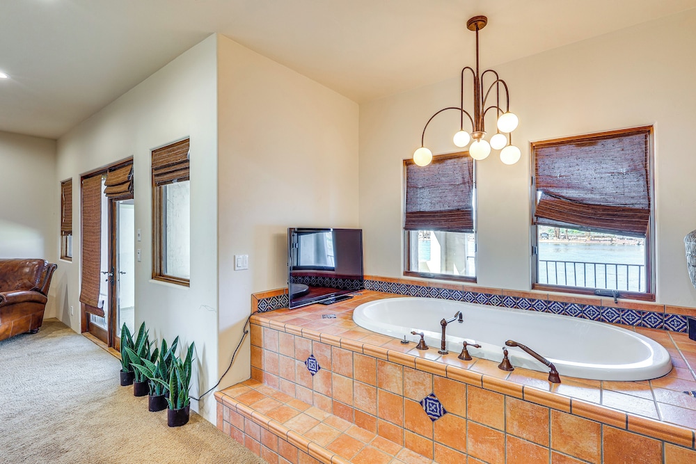 Game Room + Dock: Riverfront Escape in Parker!
